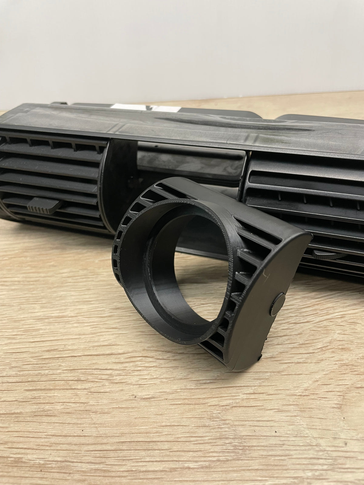 KRATKA POD ZEGAR AUDI A4 B5