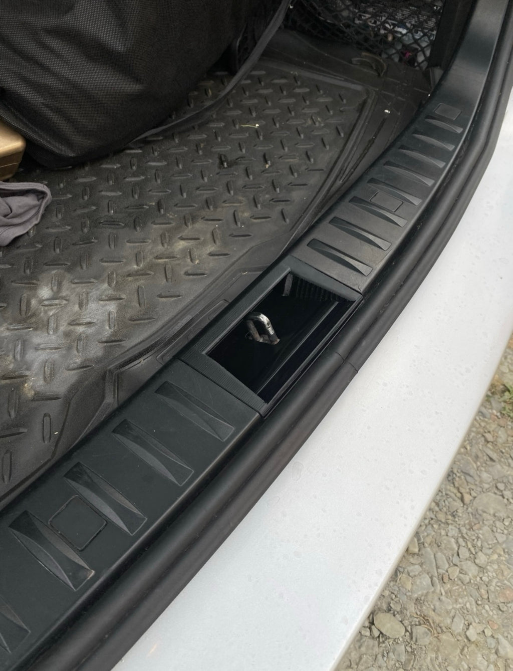 Zaślepka zamka bagażnika pasuje do BMW e91
