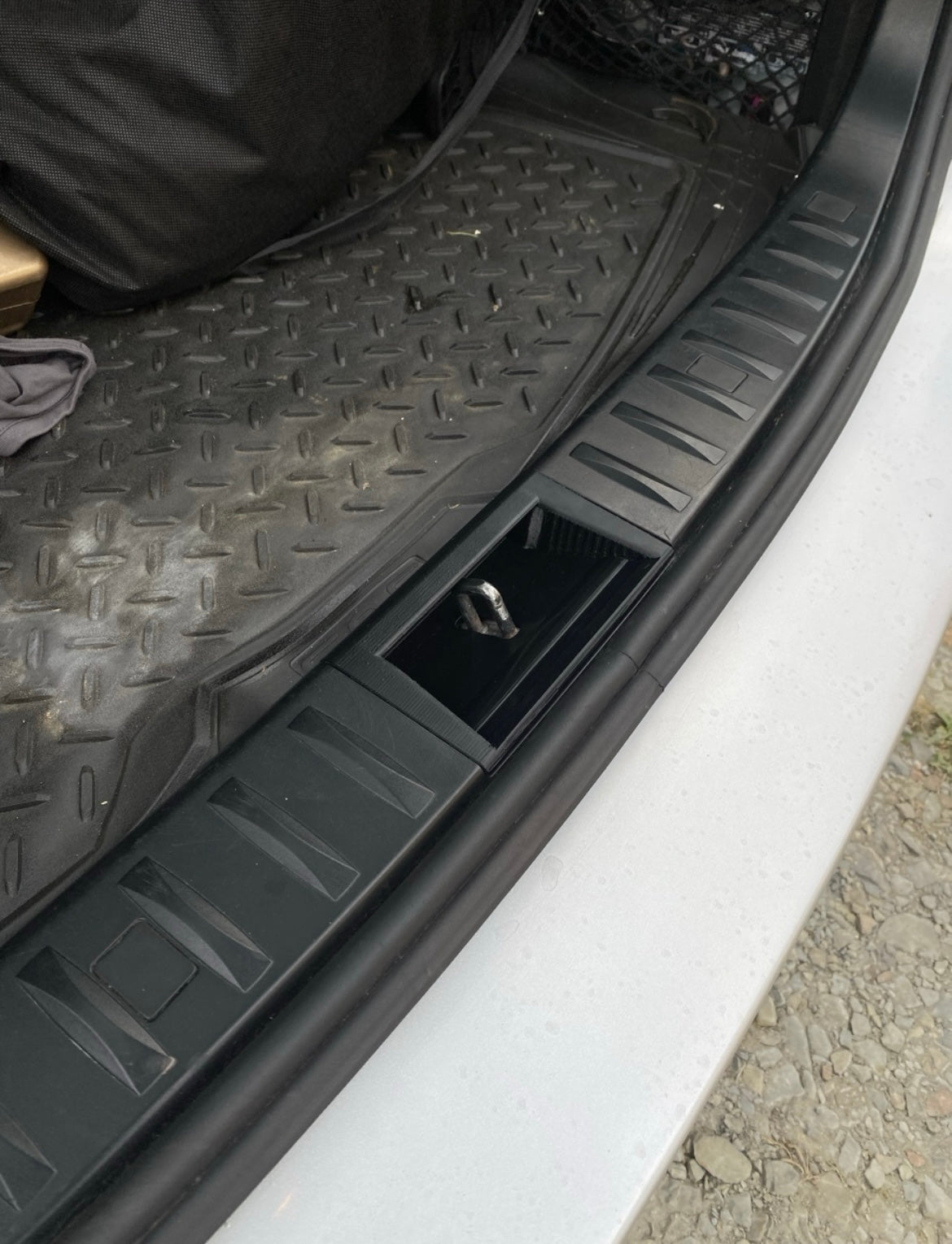 Zaślepka zamka bagażnika pasuje do BMW e91