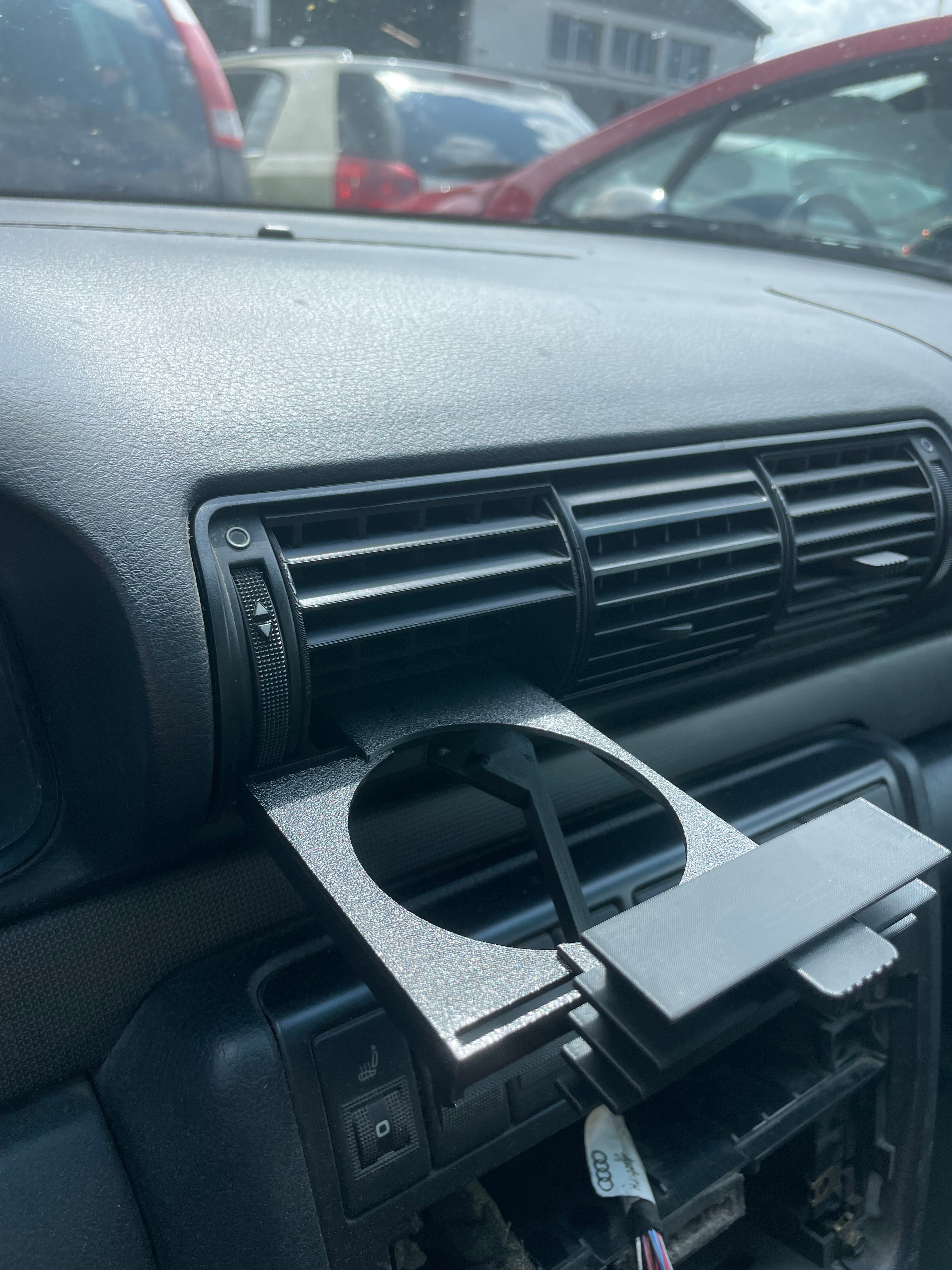 Cupholder pasuje do Audi A4 B5