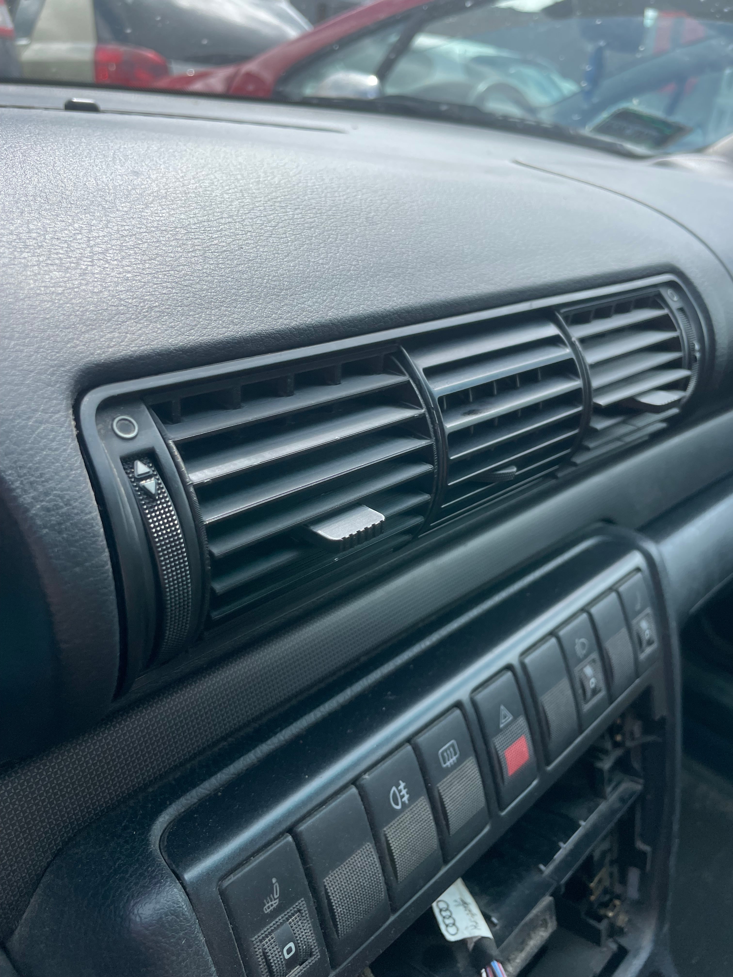 Cupholder pasuje do Audi A4 B5